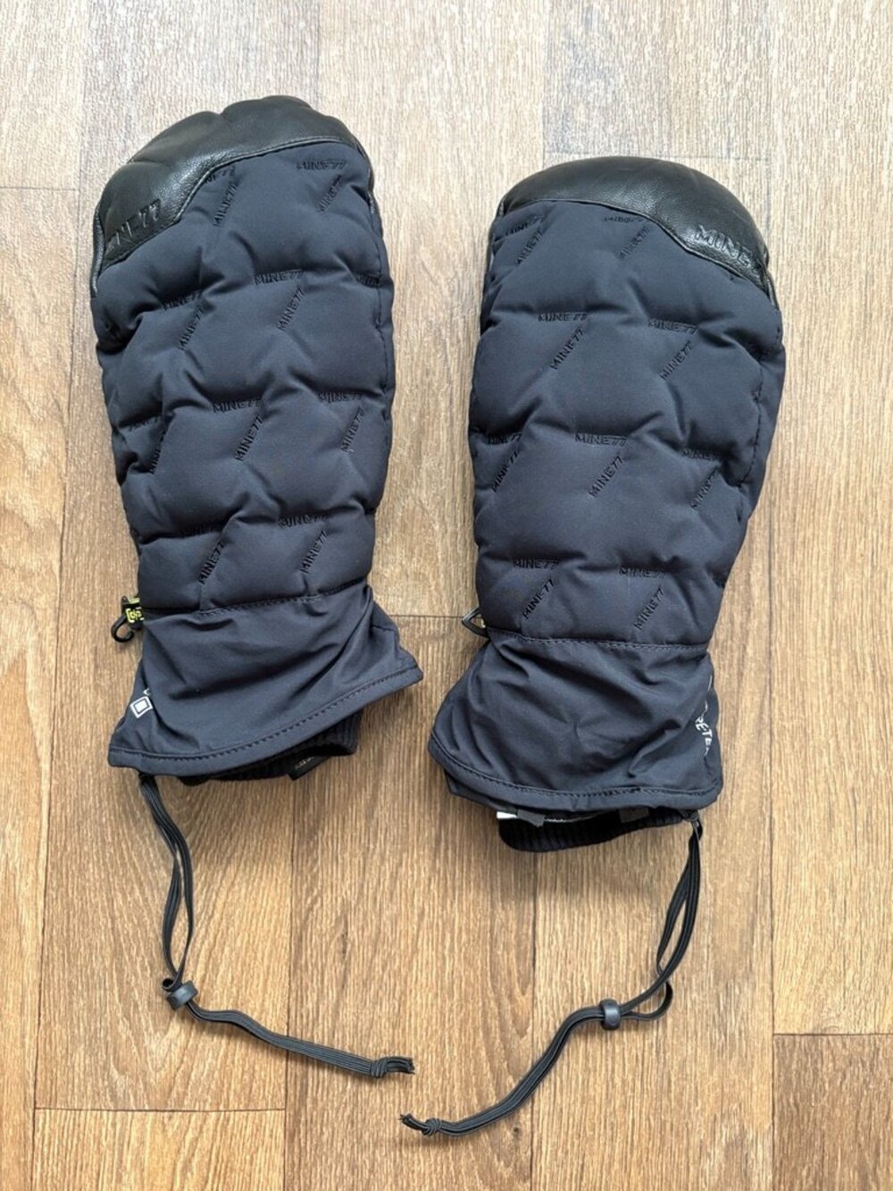 MINE 77 Mittens